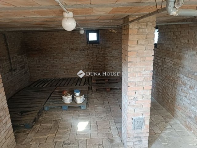 Eladó családi ház, Szegeden 54.99 M Ft, 2 szobás