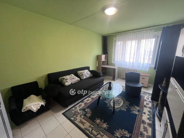 Eladó panellakás, Szegeden 48 M Ft, 2 szobás