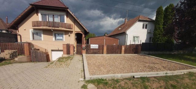 Eladó családi ház, Szolnokon 94 M Ft, 4 szobás