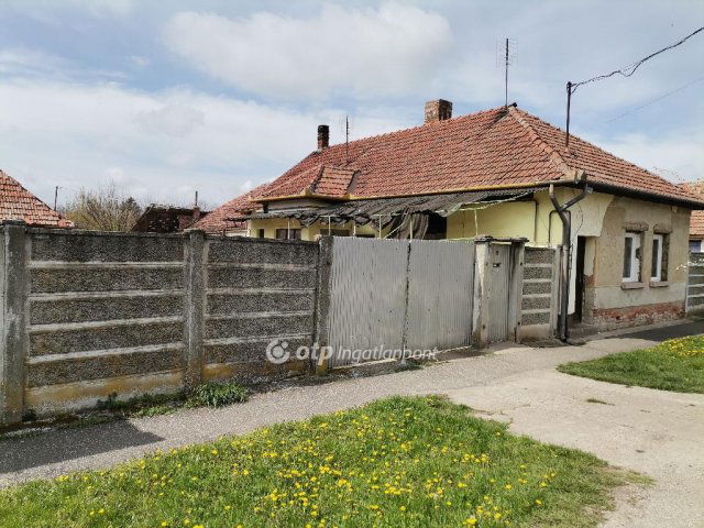 Eladó családi ház, Békéscsabán 15.4 M Ft, 2+1 szobás