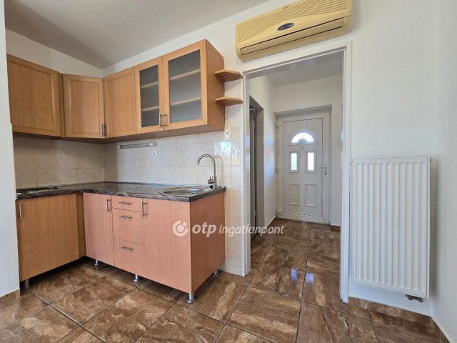 Eladó téglalakás, Pápán 33.49 M Ft, 1+1 szobás