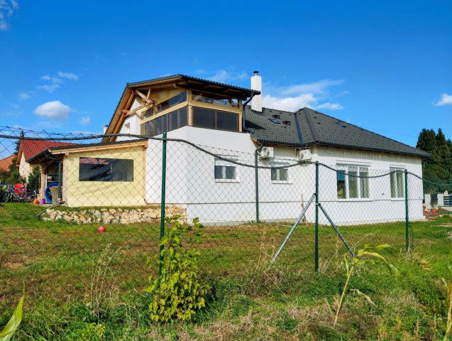 Eladó családi ház, Szentkirályszabadján, Erdő sétányon