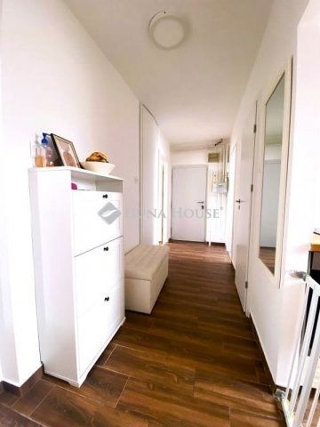 Eladó téglalakás, Pécsett 54.9 M Ft, 3 szobás