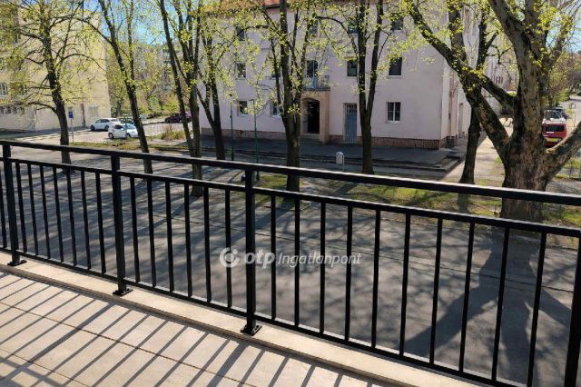 Eladó téglalakás, Ajkán 36 M Ft, 2 szobás