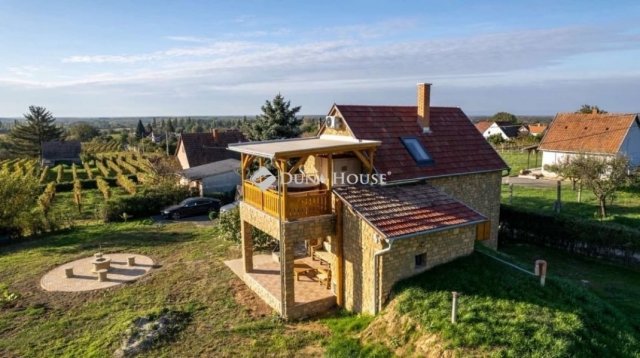 Eladó családi ház, Siklóson 74.9 M Ft, 3 szobás