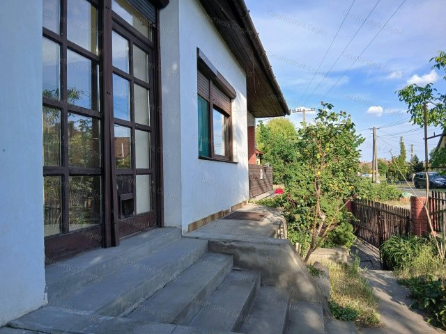 Eladó családi ház, Cegléden 95 M Ft, 4 szobás