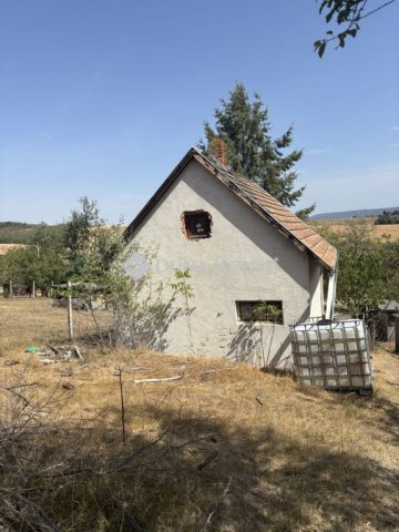 Eladó családi ház, Környén 12 M Ft, 2 szobás