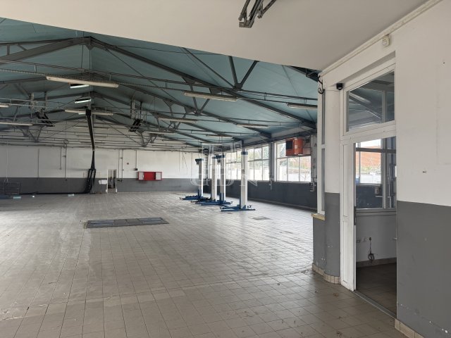 Kiadó ipari ingatlan, Szolnokon 1000 E Ft / hó