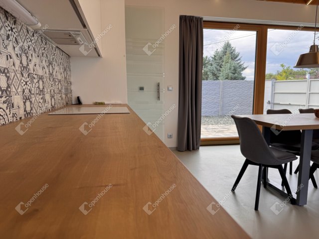 Eladó családi ház, Sarródon 89.9 M Ft, 3 szobás