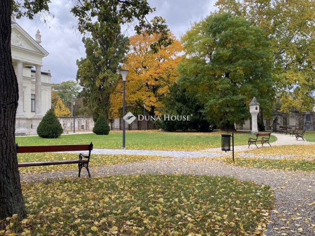 Eladó iroda, Sopronban 38.1 M Ft, 6 szobás / költözzbe.hu