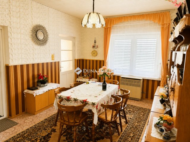 Eladó családi ház, Tápiószentmártonon 65 M Ft, 2+2 szobás