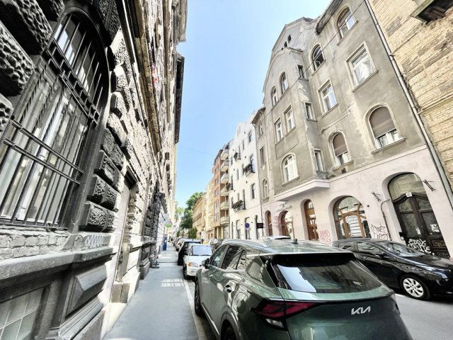 Eladó téglalakás, Budapesten, VI. kerületben 109 M Ft, 2 szobás