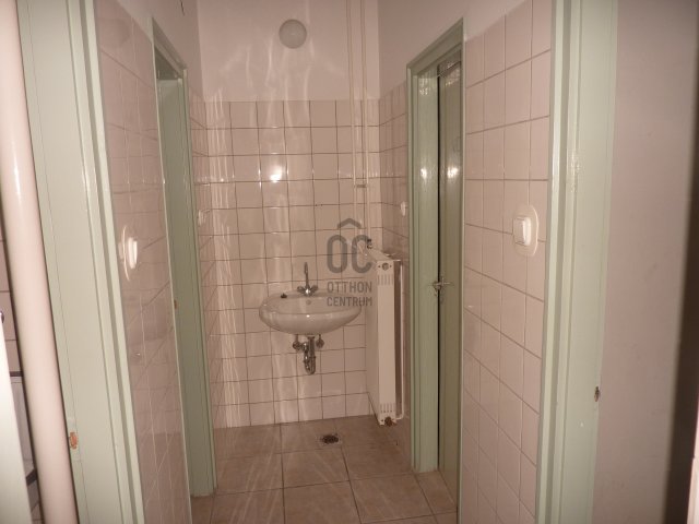 Kiadó ipari ingatlan, Vácon 240 E Ft / hó / költözzbe.hu