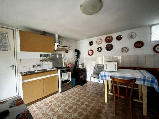 Eladó családi ház, Mecseknádasdon 28 M Ft, 3 szobás