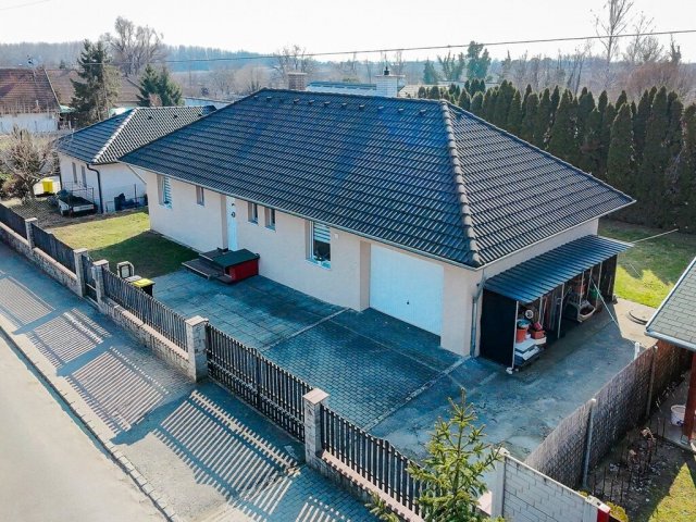 Eladó családi ház, Szadán 119.9 M Ft, 3 szobás