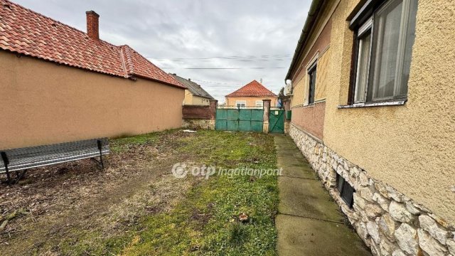Eladó családi ház, Mezőlakon 34.9 M Ft, 3 szobás