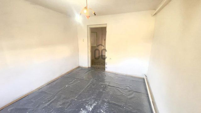 Eladó családi ház, Szigetszentmiklóson 69.99 M Ft, 2 szobás
