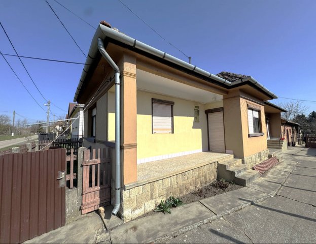Eladó családi ház, Alsóvadászon 14.9 M Ft, 2 szobás