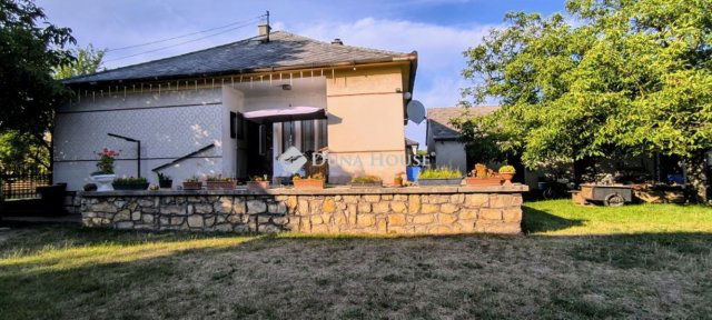 Eladó családi ház, Halimbán 42 M Ft, 3 szobás