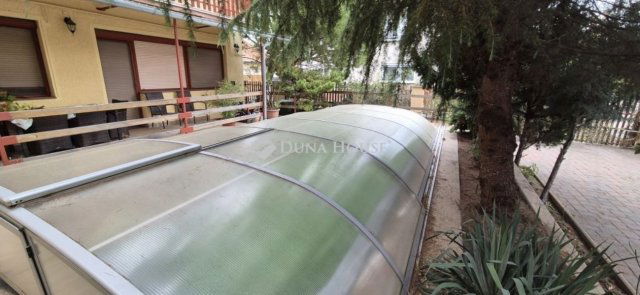 Eladó családi ház, Hódmezővásárhelyen 110 M Ft, 8 szobás