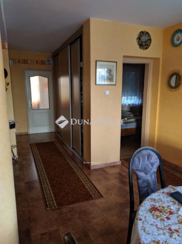 Eladó családi ház, Veszprémben 140.7 M Ft, 5 szobás