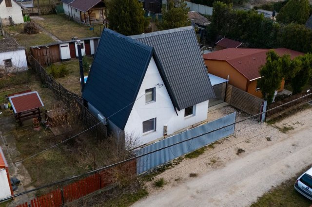 Eladó családi ház, Oroszlányban 36.5 M Ft, 3 szobás