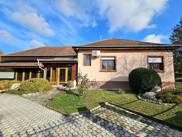 Eladó családi ház, Szigetszentmártonban 165 M Ft, 5 szobás