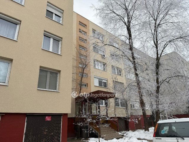 Eladó panellakás, Kecskeméten 32 M Ft, 1 szobás
