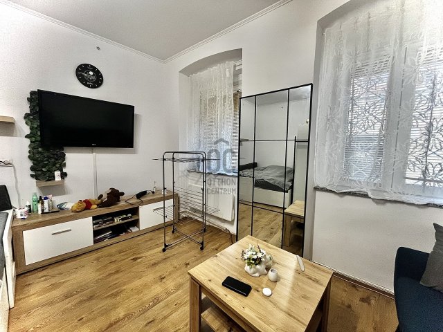 Eladó téglalakás, Győrött 45 M Ft, 1 szobás