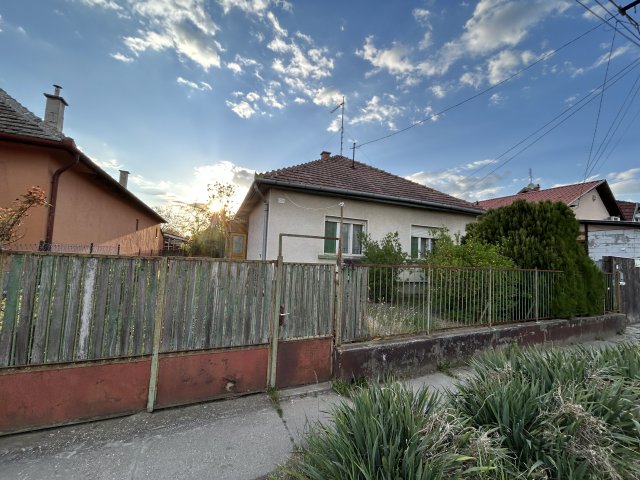 Eladó családi ház, Pécelen, Petőfi utcában 75 M Ft, 3 szobás