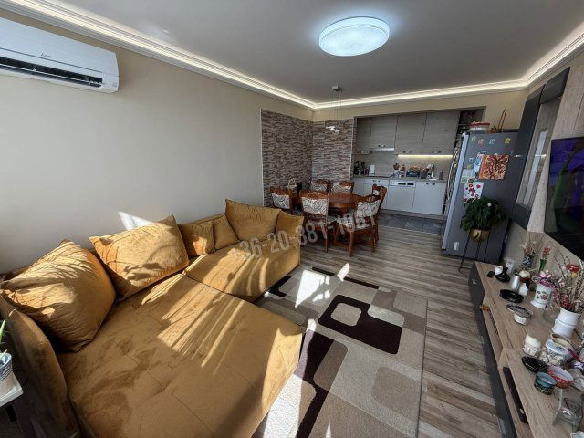 Eladó panellakás, Győrött, Földes Gábor utcában 55.5 M Ft