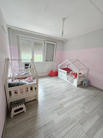 Eladó panellakás, Szentlőrincen 34.9 M Ft, 2+1 szobás