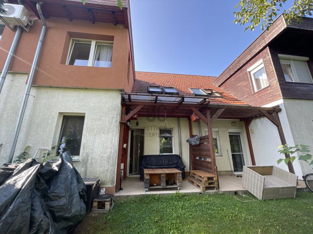 Eladó sorház, Csomádon 89.9 M Ft, 4 szobás