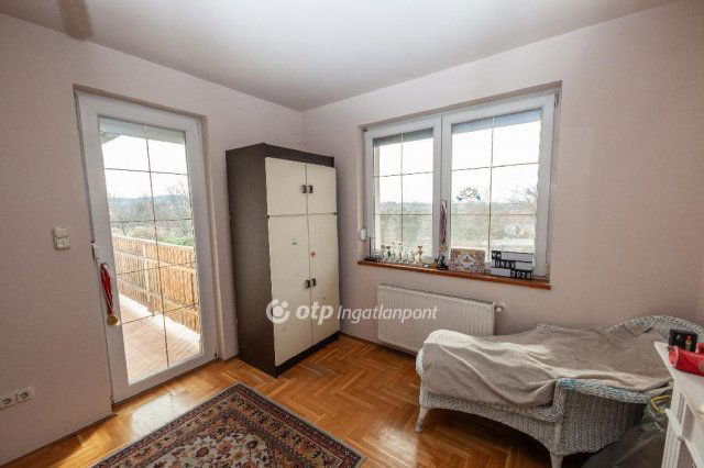 Eladó családi ház, Csömörön 299 M Ft, 4+1 szobás