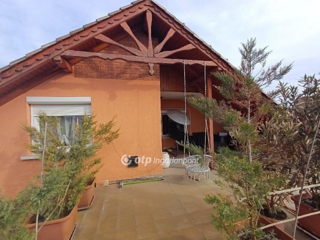 Eladó családi ház, Csongrádon 125 M Ft, 6+1 szobás