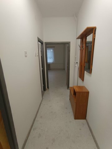 Kiadó téglalakás, albérlet, Tatabányán 130 E Ft / hó