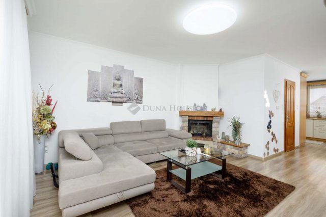 Eladó téglalakás, Mosonmagyaróváron 87.9 M Ft, 4 szobás