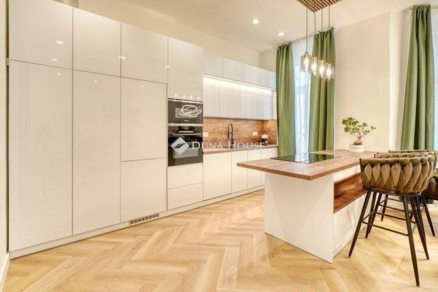 Eladó téglalakás, Budapesten, V. kerületben 225 M Ft, 3 szobás