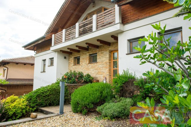 Eladó családi ház, Csomádon 229 M Ft, 5+2 szobás