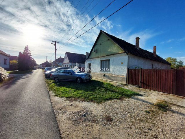 Eladó családi ház, Egyházasfaluban 14.9 M Ft, 2 szobás