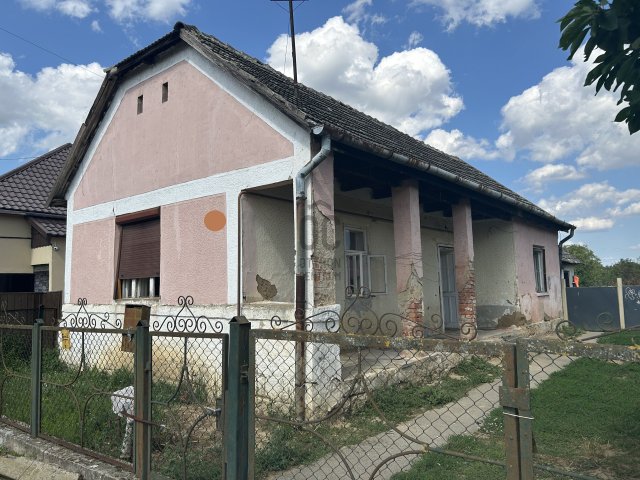 Eladó családi ház, Gyürén 4.49 M Ft, 2 szobás