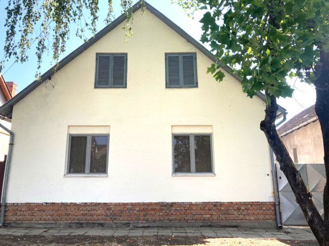 Eladó családi ház, Szegeden 66.5 M Ft, 4+3 szobás