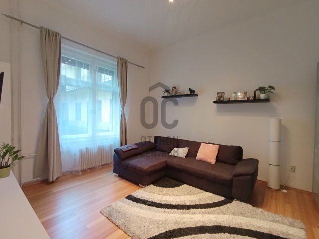 Eladó téglalakás, Budapesten, V. kerületben, Hold utcában