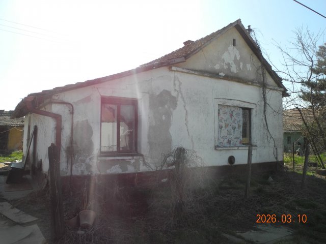 Eladó családi ház, Mezőtúron, Törő Pál utcában 1.6 M Ft