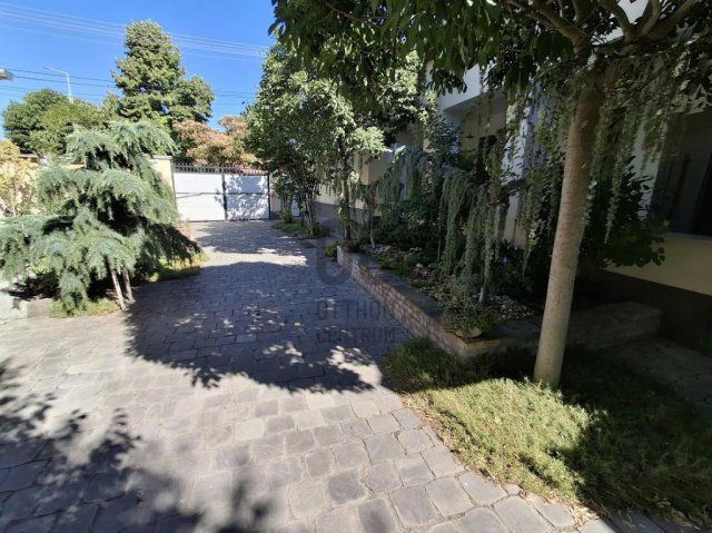 Eladó családi ház, Cegléden 210 M Ft, 4 szobás