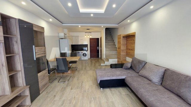 Eladó téglalakás, Szegeden 92 M Ft, 5 szobás