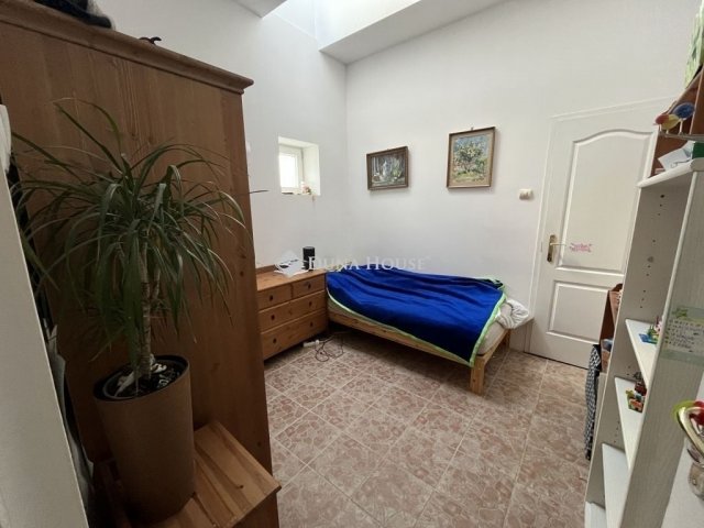 Eladó családi ház, Sóskúton 169.9 M Ft, 4 szobás