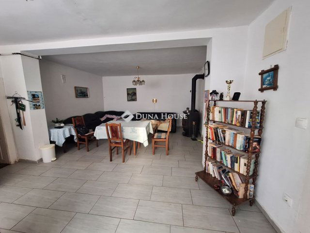 Eladó családi ház, Pápocon 19.5 M Ft, 3 szobás