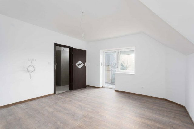Eladó téglalakás, Mosonmagyaróváron 59.9 M Ft, 4 szobás