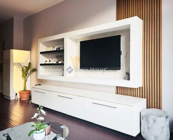 Eladó téglalakás, Budapesten, VI. kerületben 165 M Ft, 2 szobás